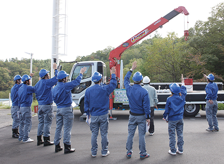 小型移動式クレーンってこんなこと