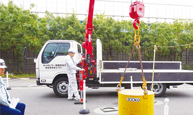 レバー操作でクレーンを操る!